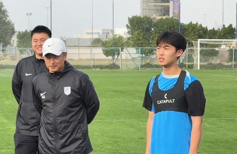 kaiyun-2026中超新老传承超燃!邝兆镭等6小妖谁先首秀?7名37岁老将坚守