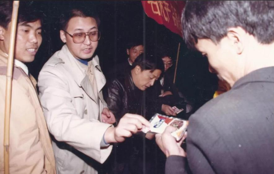 开云-放弃副市长跑去捡破烂，如今身无分文，却成了四川的骄傲